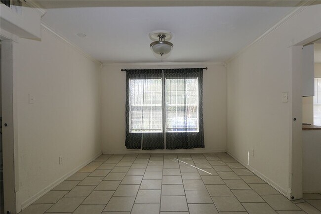 Building Photo - 2927 S Staples St