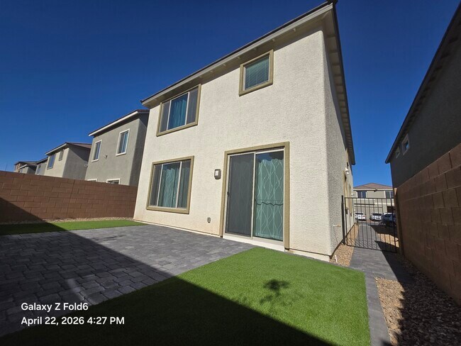 Building Photo - 10239 Estancia Hl St