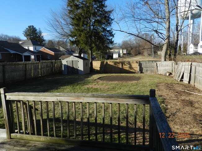 Building Photo - 10 Poplar St