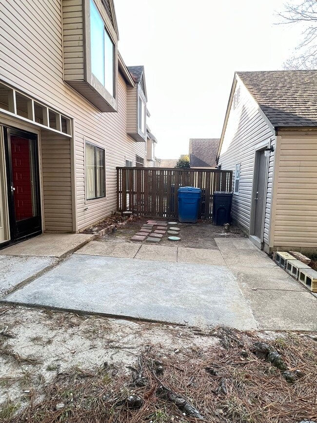 Building Photo - 714 Chaseway St