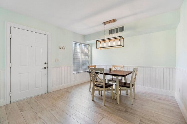 Building Photo - 123 Yacht Club Way