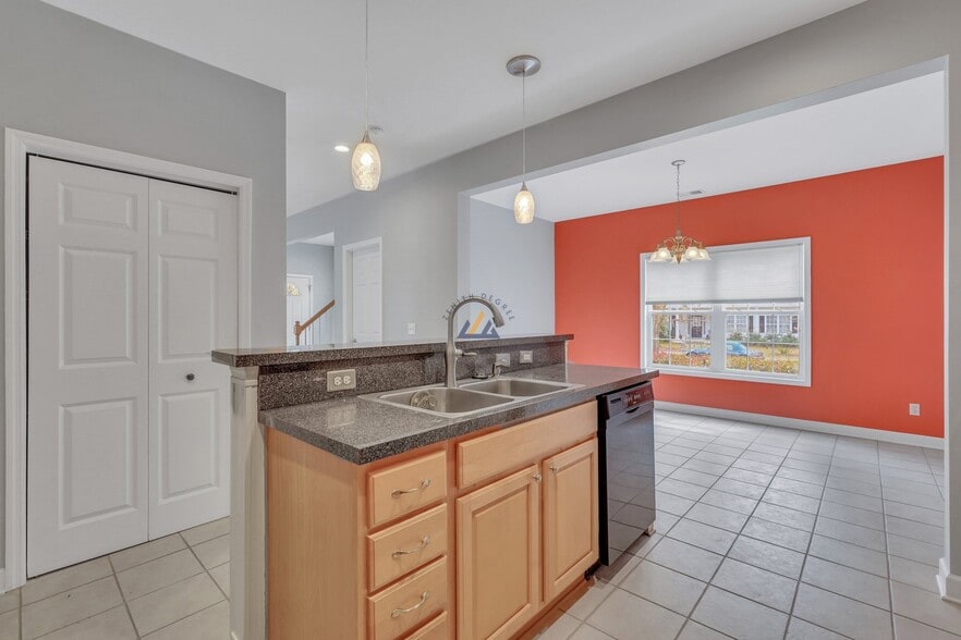 Building Photo - 76 Westbury Park Way