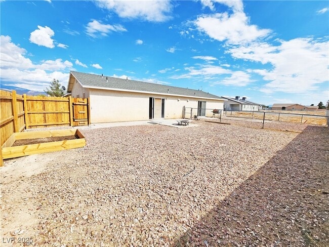 Building Photo - 1700 Sycamore Ave