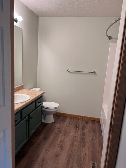 Building Photo - 4924 S Klein Ave