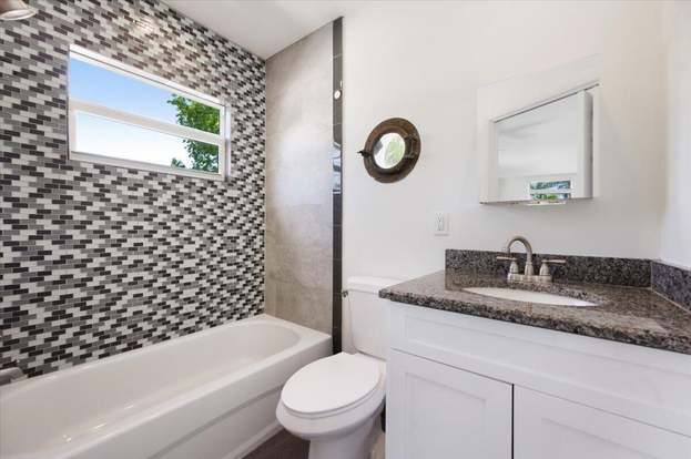 Building Photo - 301 Central Dr