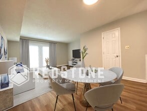 Building Photo - 725 S Broad St