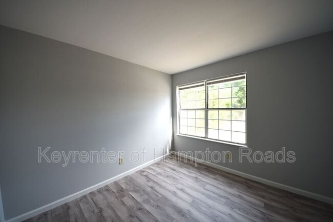 Building Photo - 612 Waters Dr
