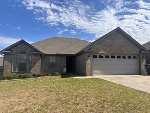 Building Photo - Ridgewood West End Home