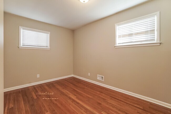 Building Photo - 298 Pineview Dr