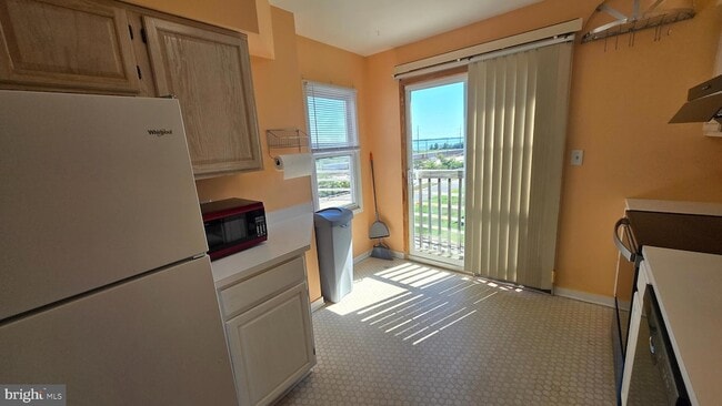 Building Photo - 5215 Le Parc Dr