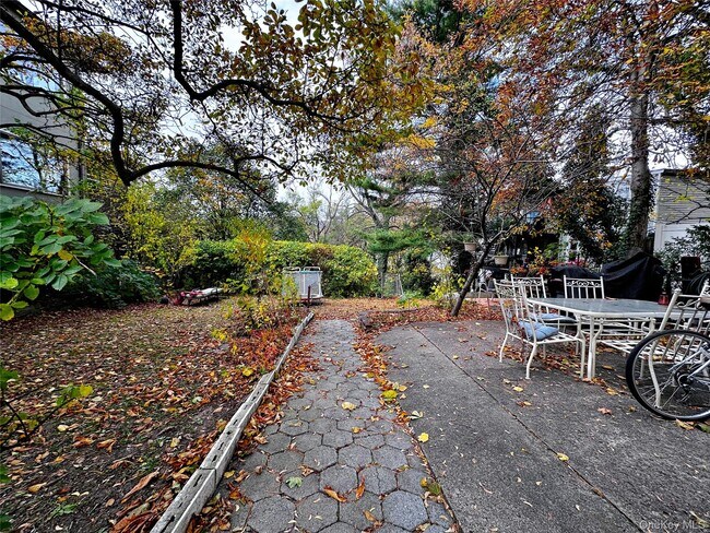 Building Photo - 437 Warburton Ave