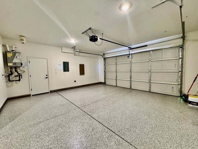 Building Photo - 5 YEARS NEW,  FORMER MODEL HOME BUILT BY LENNAR HOMES, 4 BED, 2.5 BATH, 2 CAR GARAGE