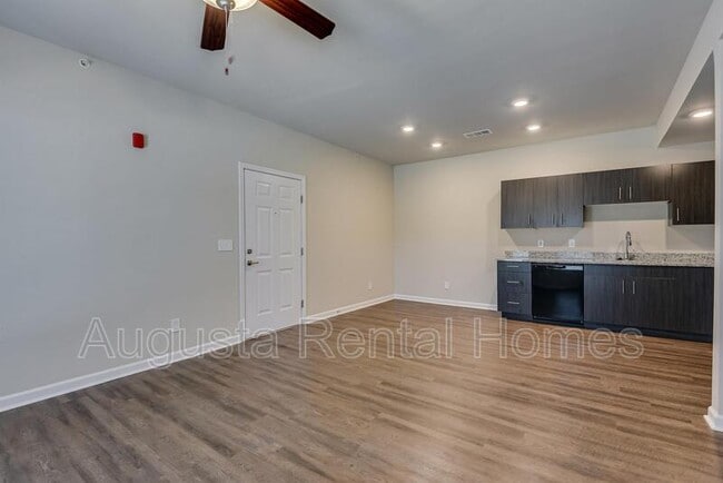 Building Photo - 2509 Otter Run