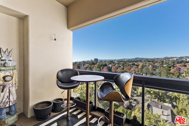 Building Photo - 10445 Wilshire Blvd