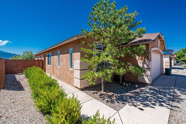 Building Photo - 4720 Shepherd Ct NE