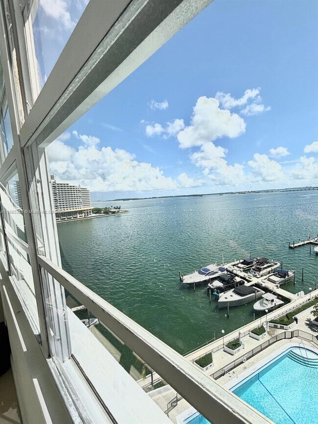 Building Photo - 801 Brickell Bay Dr