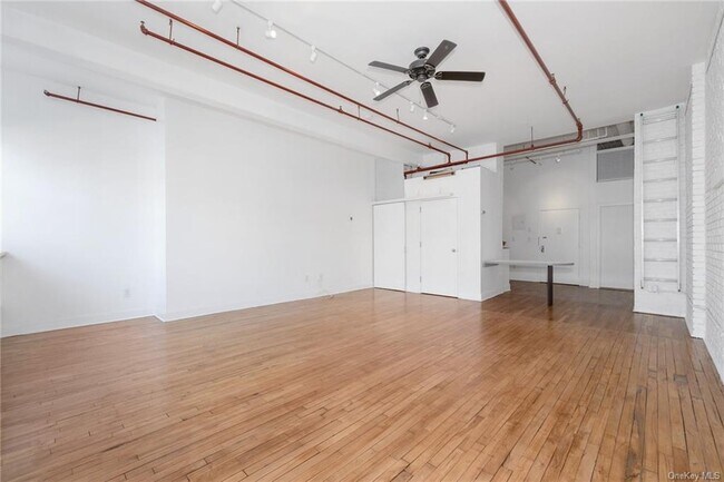 Building Photo - 52 Webster Ave