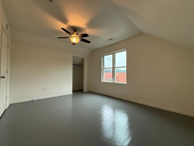 Building Photo - 1083/1087 Randolph Ave