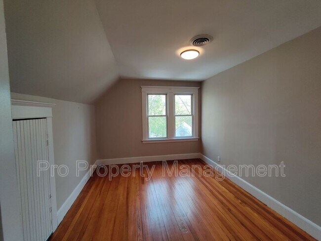 Building Photo - 35 Fairfield St