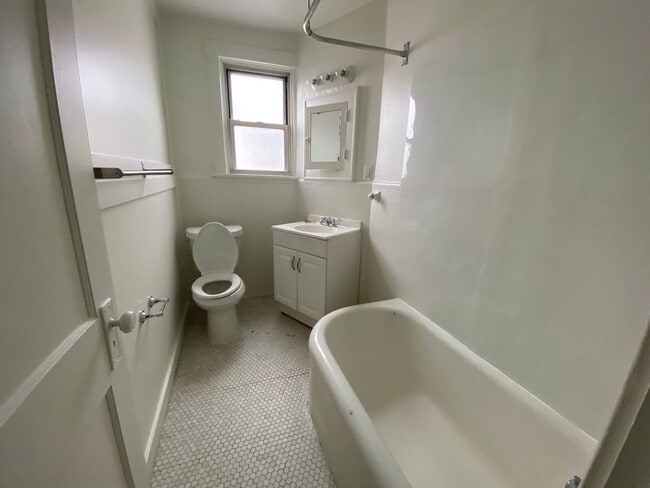 Building Photo - Available October 22, 2025, Lease will end...