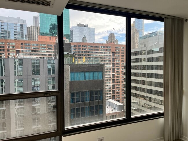 Building Photo - 230 E Ontario St