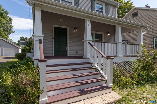 Building Photo - 125 Oaklawn Ave