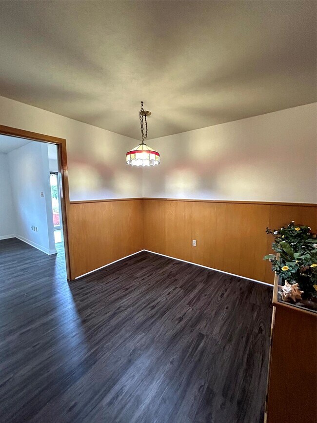 Building Photo - 1902 Gillette St