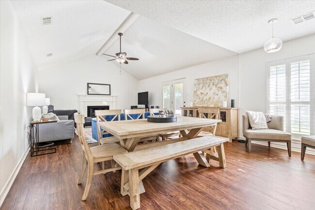 Building Photo - 40 Sugar Creek Pl