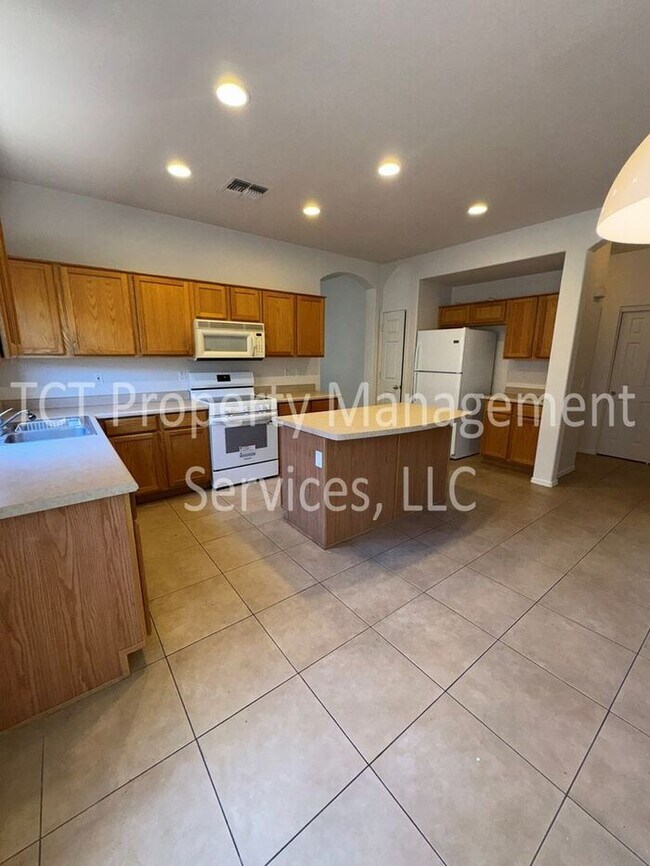 Building Photo - Desirable Location in Wigwam Creek South