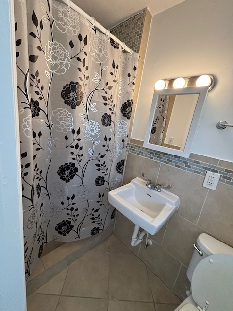 Building Photo - 1064 N Tamiami Trl
