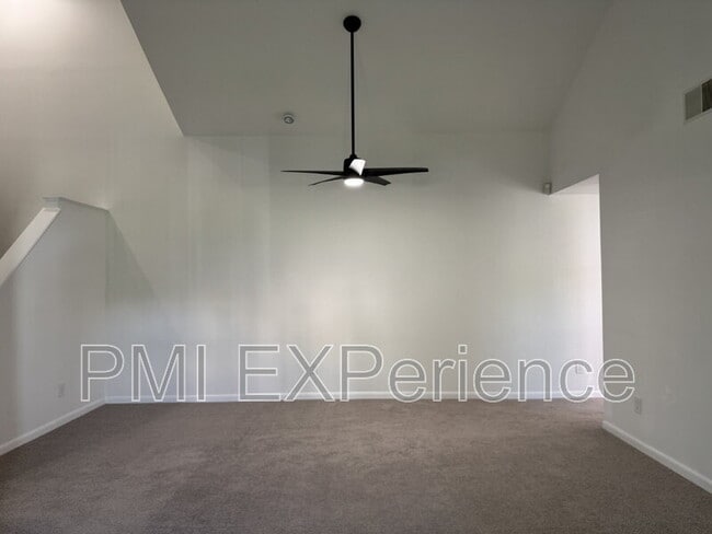 Building Photo - 1023 Spring Valley Ct