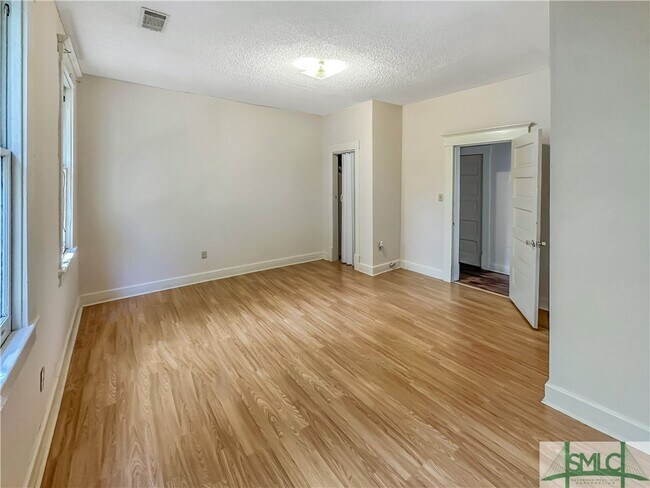 Building Photo - 909 Harmon St