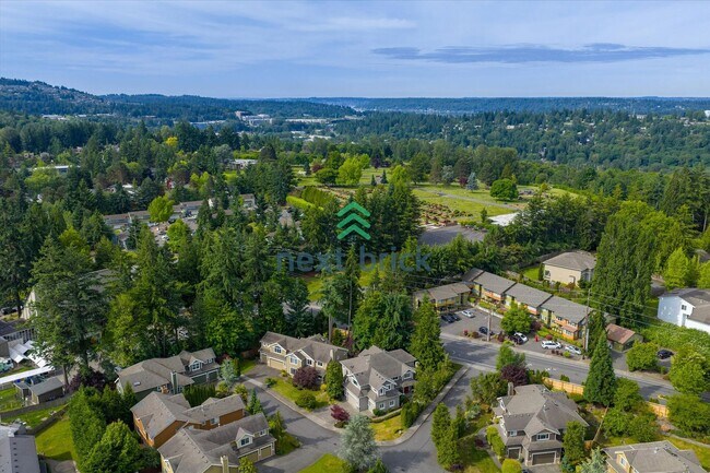 Building Photo - Spacious Home in Desirable Bellevue Neighb...