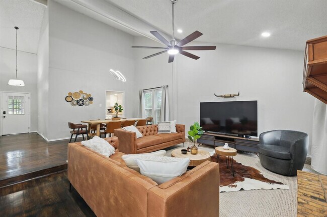 Building Photo - 5830 Jester Dr