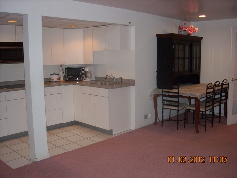 Building Photo - 170 Mill Plain Rd