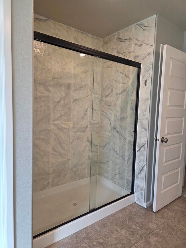 Building Photo - 4 Bedroom Home in Soundview Estates!