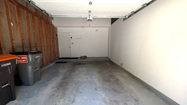 Building Photo - 17554 Parkwood Dr