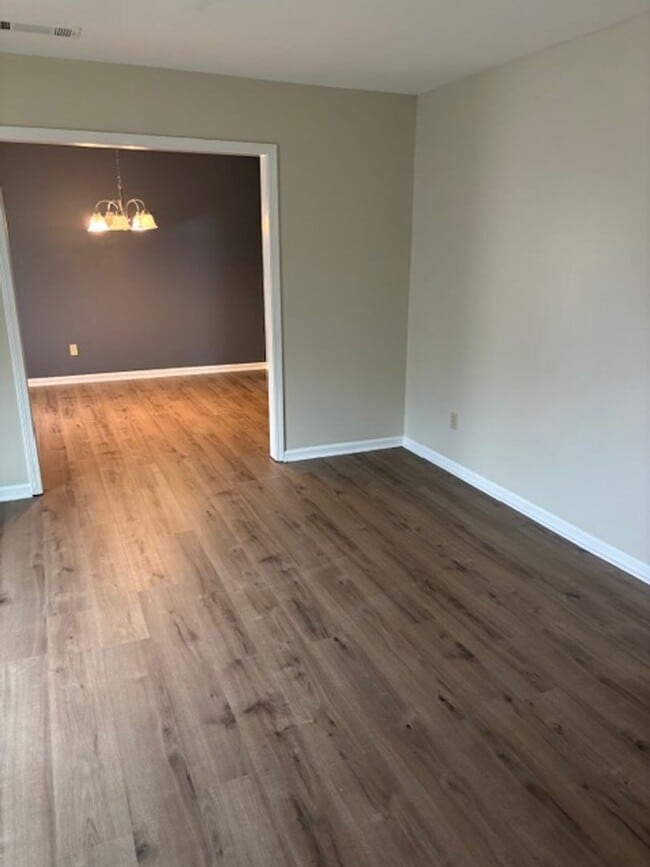 Building Photo - Where Renting Feels Like Home. Available Now!