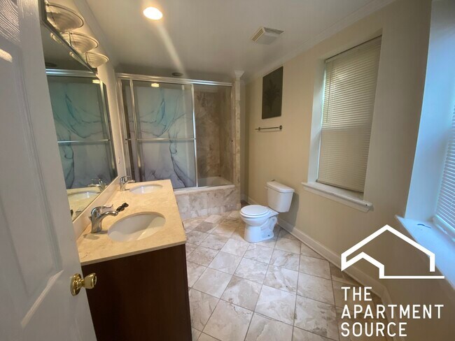 Building Photo - 2242 W Morse Ave