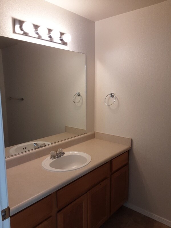 Building Photo - 1872 NE Fairview Ave