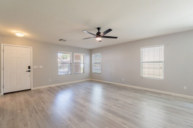 Building Photo - 1057 S Deerfield Ln