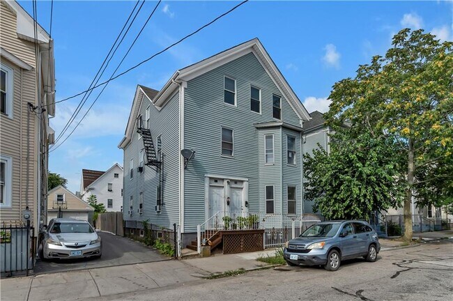 Building Photo - 131 Wendell St