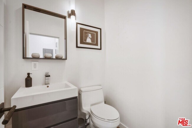 Building Photo - 3601 Dixie Canyon Ave