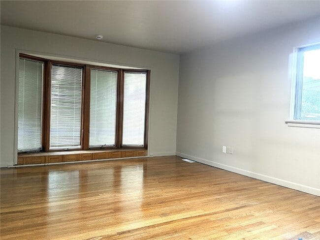 Building Photo - 810 Manresa Ln