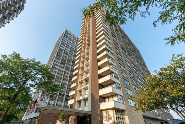 Primary Photo - 6157 N Sheridan Rd