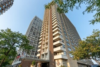 Building Photo - 6157 N Sheridan Rd