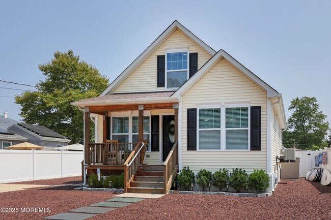 Building Photo - 7 Pine Crest Dr