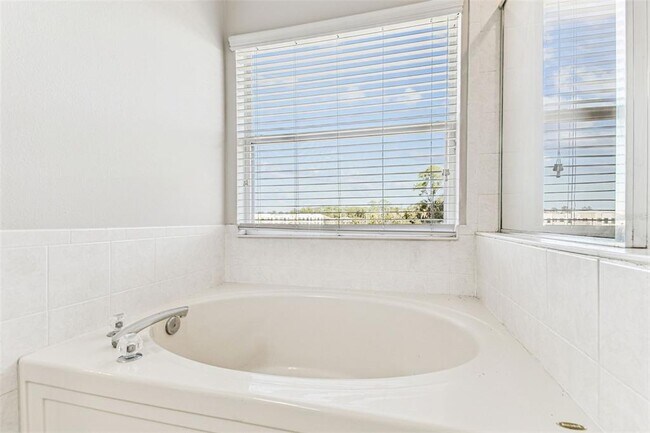 Building Photo - 11651 Declaration Dr