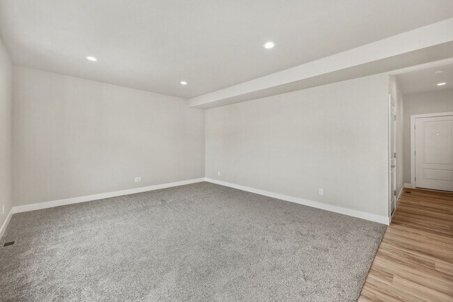 Building Photo - Like-New 3-Bedroom Home in Promontory Neighborhood