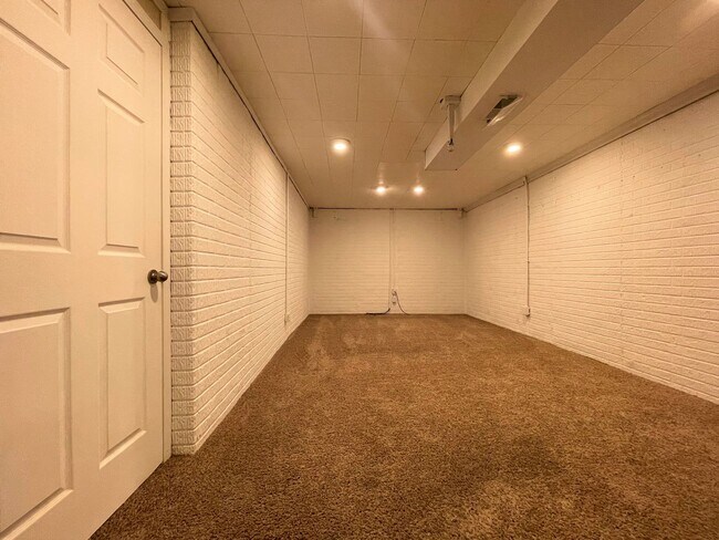 Building Photo - 1251 Hall Ln